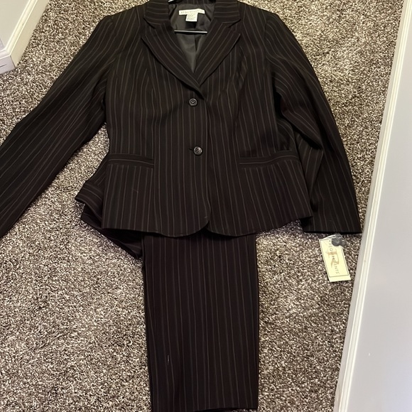 Pants suit - Picture 2 of 5